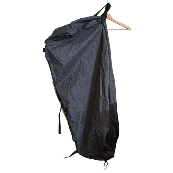 The Ultimate Travel Companion: Zipper Clothes‎ Cover - Picture 5 of 6